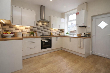 2 bedroom terraced house to rent - Photo 4