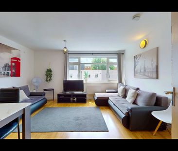 2 Bed Flat, Southwark Park Road, SE16 - Photo 1
