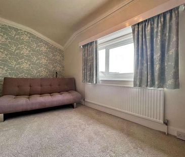 Esplanade, Scarborough, YO11 - Photo 5