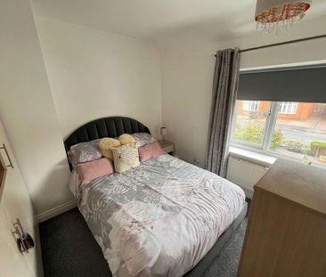 3 bedroom semi-detached house to rent - Photo 5