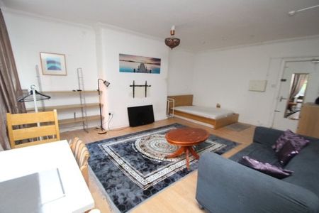 Oakfield Avenue, Glasgow, G12 - Photo 2