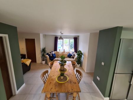 7 bedroom detached house to rent - Photo 2