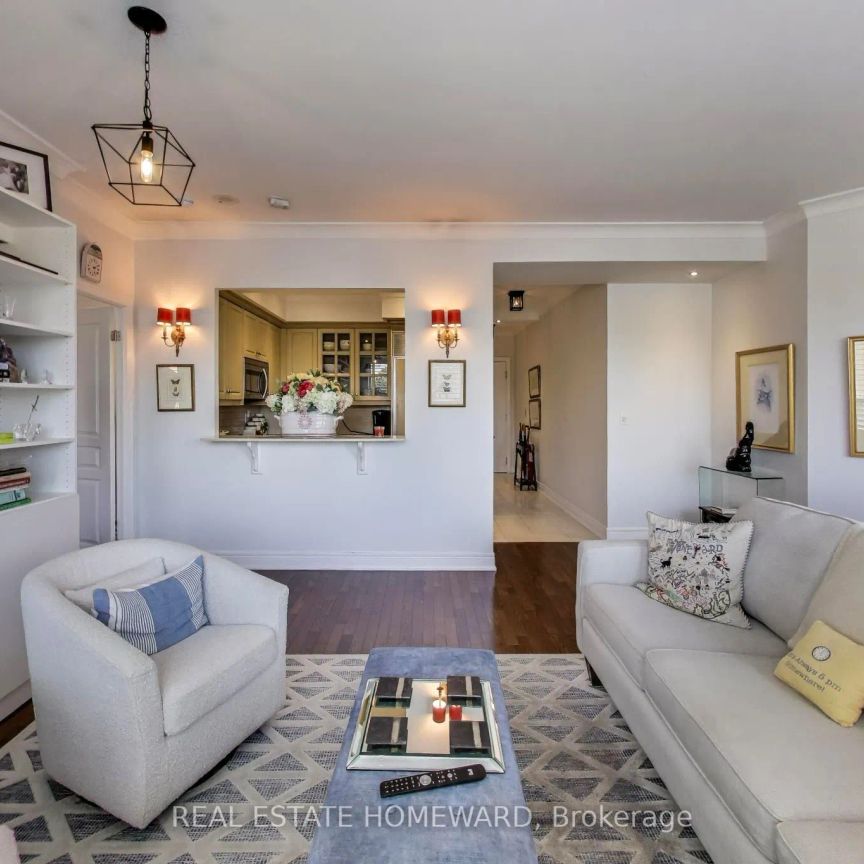 2 Roxborough Street E #403 - Photo 1