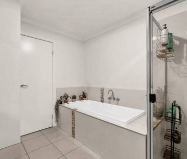 Comfortable Family Living - Photo 4