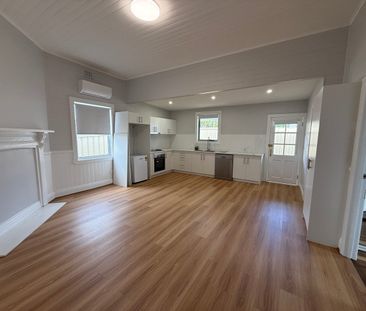 MODERN & PERFECTLY POSITIONED - Photo 5