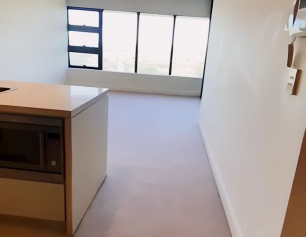 1 bed 1 bath+1study*1604 - Photo 1