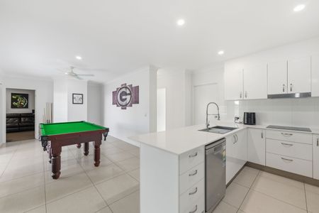 Stylish Family Living in a Prime Baringa Location - Photo 3