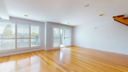 Unparalleled Elegance on the Water's Edge - Photo 3