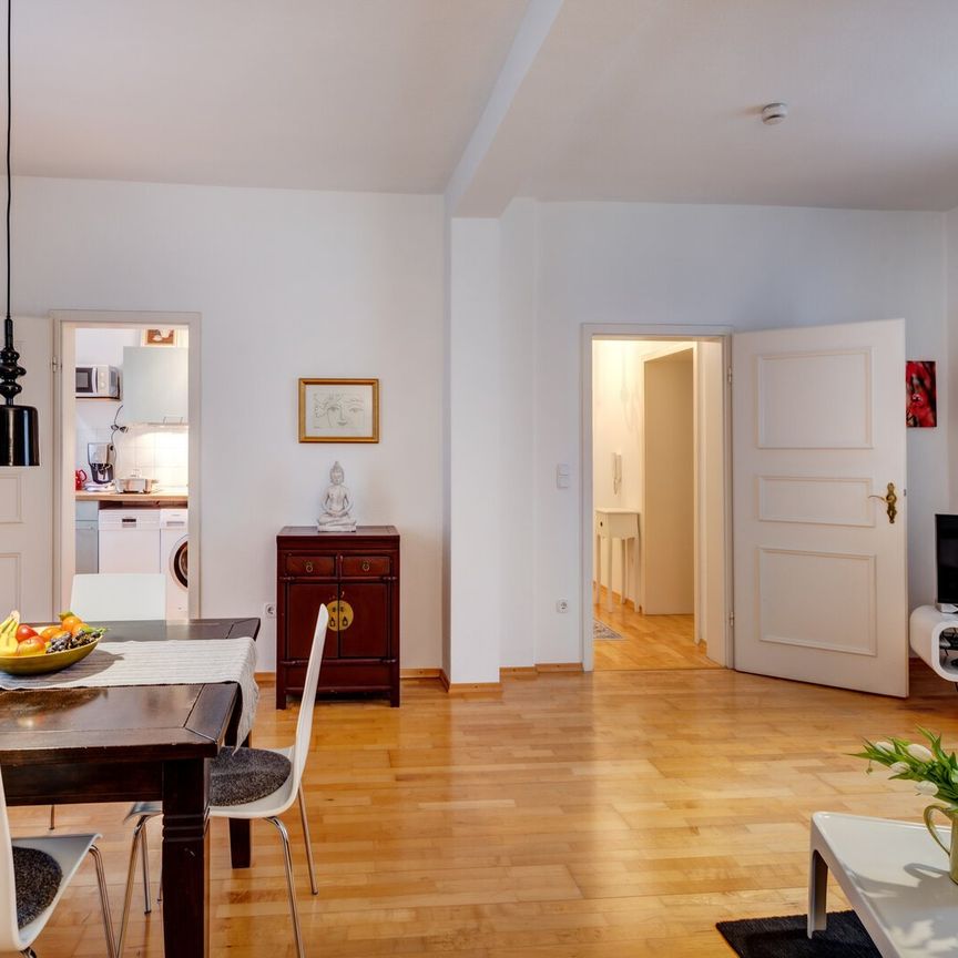 Munich-Neuhausen: Modernly furnished 2-room-apartment - Photo 1