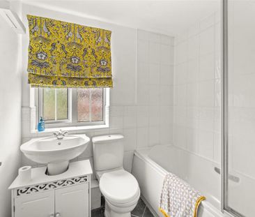 4 bedroom end of terrace house to rent - Photo 5