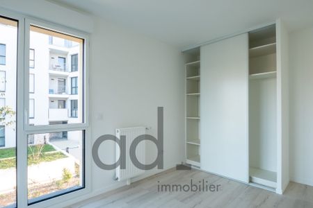 Location Appartement 3 pièces 71m² LA ROCHELLE 17000 - Photo 2