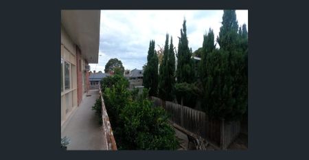QUIET, SECURE AND TUCKED AWAY IN ONE OF THE BEST STREETS IN MELBOURNE! - Photo 2