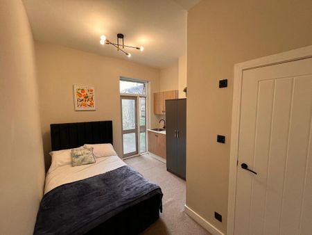 6 bedroom house of multiple occupation to rent - Photo 3