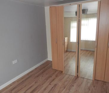 2 bedroom end of terrace house to rent - Photo 5