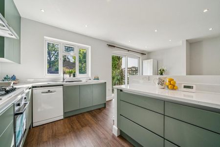 4 bedroom semi-detached house to rent - Photo 2