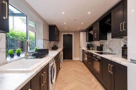 4 bedroom flat to rent - Photo 5