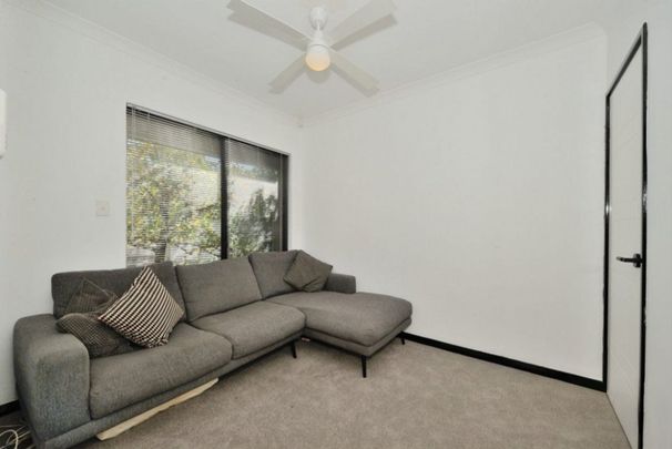 Bright, Modern & Low-Maintenance - Photo 1