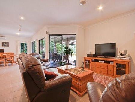 Modern Family Living in a Tranquil Setting - 11 Coccoloba Redlynch - Photo 4