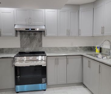 For Lease - 48 phoenix blvd Phoenix Boulevard, Barrie, Ontario - Photo 2