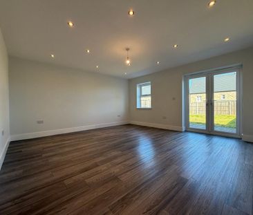 4 bedroom semi-detached house to rent - Photo 3