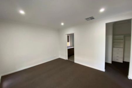 Spacious Family Excellence in Westbrook Estate - Photo 2