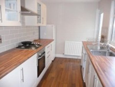 3 Bed Terraced House, Grenadier Street, E16 - Photo 4
