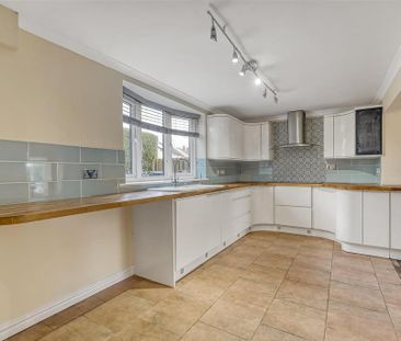 3 bedroom semi-detached house to rent - Photo 5