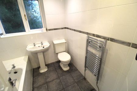 62 Tennyson Road, Middleton, Manchester, M24 2WS - Photo 4