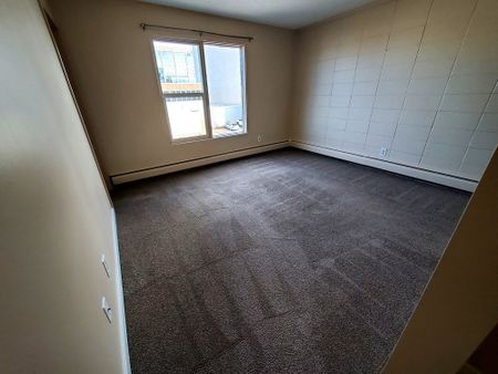 Large 1 Bedroom Units!!! One Month Free Rent!! - Photo 2