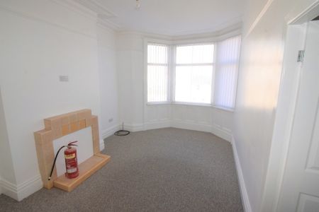 To Let 1 Bed Apartment - Photo 2