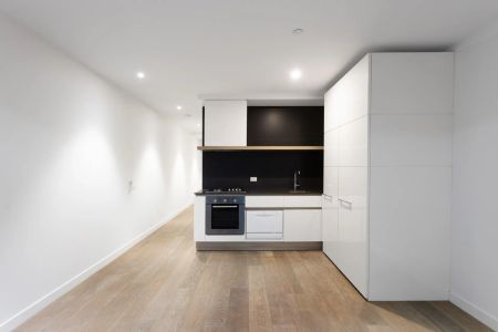 Living In Elwood - Photo 2
