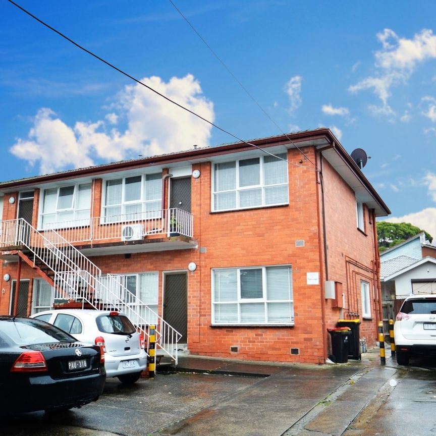 Freshly Painted 2 Bedroom Unit - Photo 1