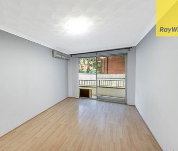 neat and tidy 2 bedroom in perfect location - Photo 4