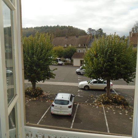 Studio de 32 m2 Place de l'hôtel de ville. Place et parking devant - Photo 3