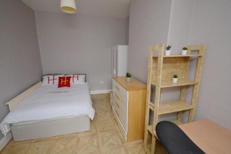 5 bedroom detached house to rent - Photo 4