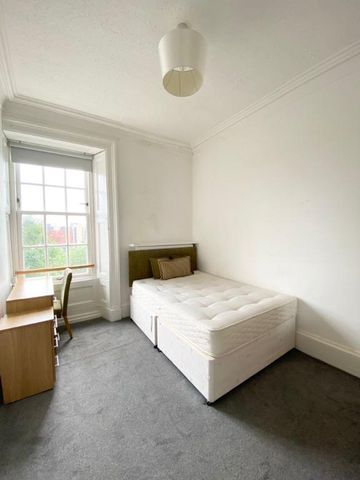 4 bedroom flat to rent - Photo 3