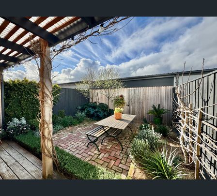 35 Parkfield Boulevard, Charlemont, Vic 3217 - Photo 1