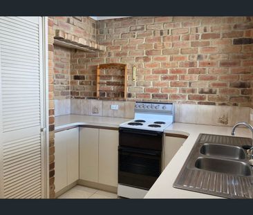 Charming Home! - Photo 5