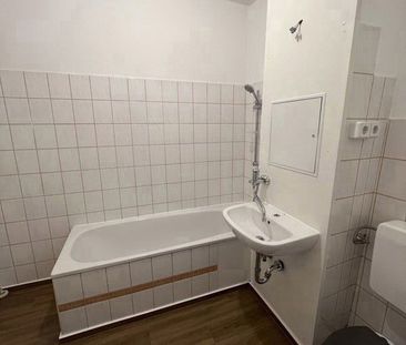 Zentrale 3-Raum-Wohnung im Dachgeschoss! - Foto 2