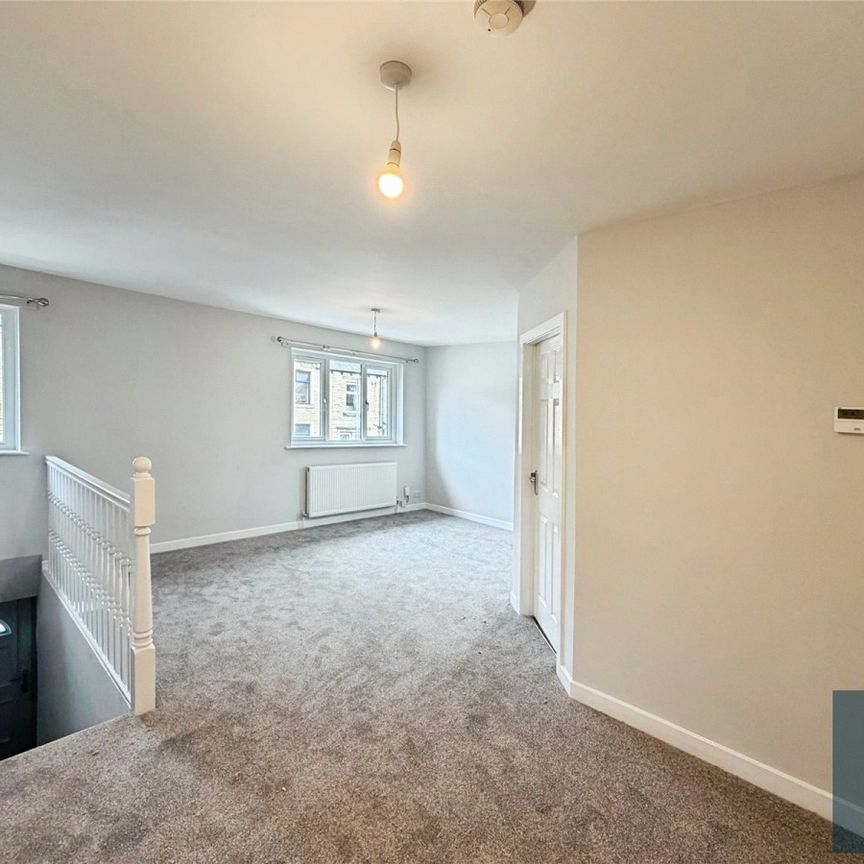 Birkhouse Lane, Moldgreen, Huddersfield, HD5 - Photo 1