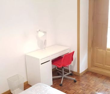 Room for rent in 5-bedroom apartment in Argüelles, Madrid - Photo 2
