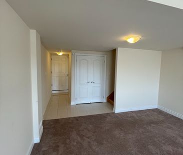 For Lease - 77 Ben Sinclair Avenue, East Gwillimbury, Ontario - Photo 6