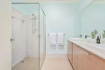 “Spacious Family Single Level” - Photo 2