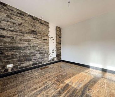 Dearneside, Denby Dale, HD8 - Photo 1