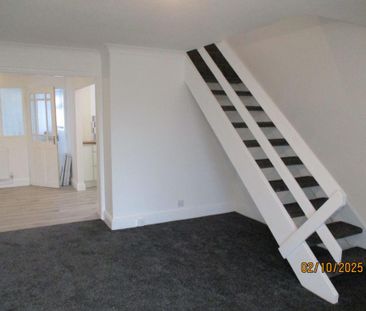 3 bedroom terraced house to rent - Photo 4