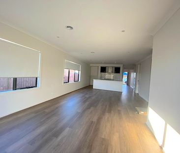 Modern Family Living in Emberwood Estate - Photo 1