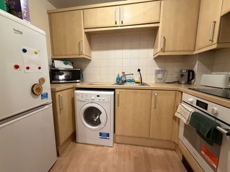 1 Bed Flat, Rosida Gardens, SO15 - Photo 5