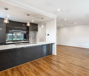 Beautiful 4-Bedroom Family Home for Rent! - Photo 4