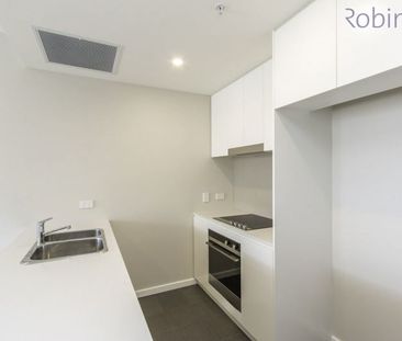 Two bedroom air conditioned inner city apartment - Photo 2