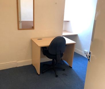 5 bedroom semi-detached house to rent - Photo 5